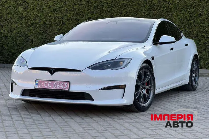 Tesla Model S - фото 1