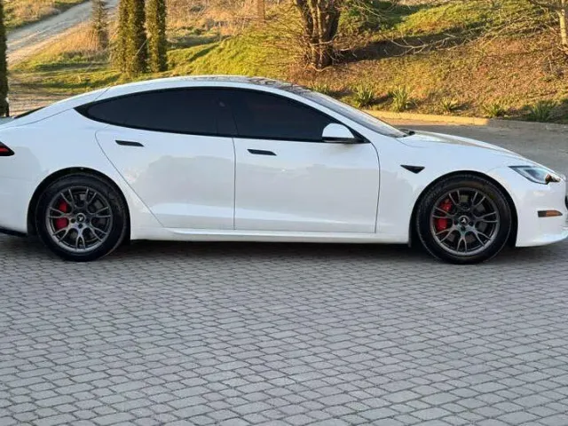 Tesla Model S - фото 4