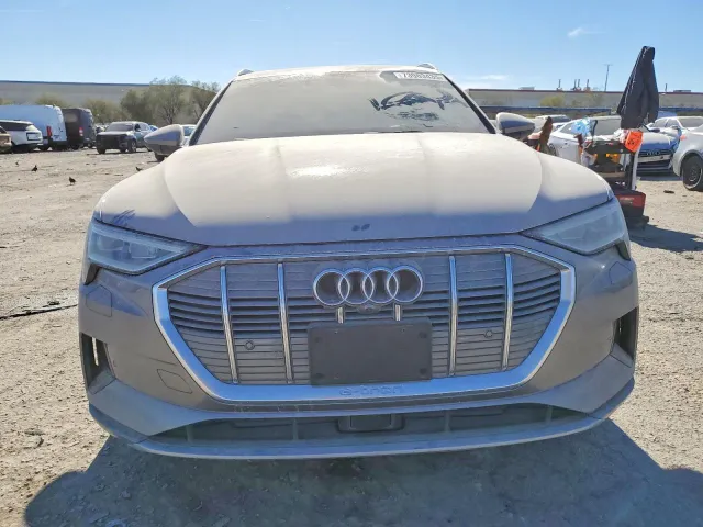Audi e-tron - фото 2
