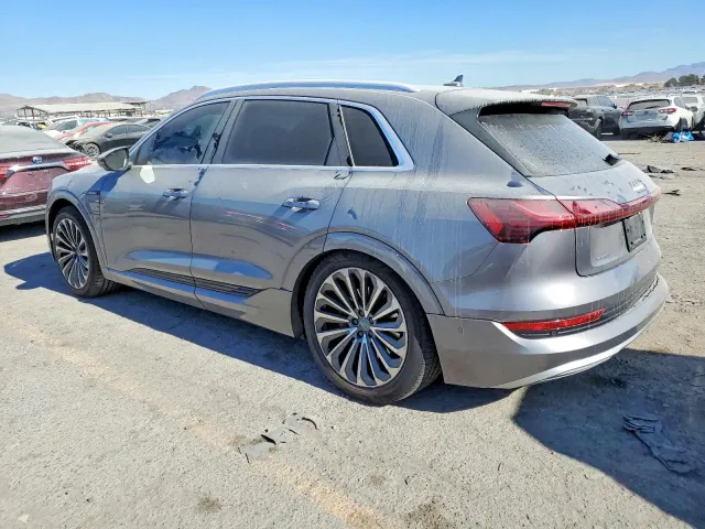 Audi e-tron - фото 4