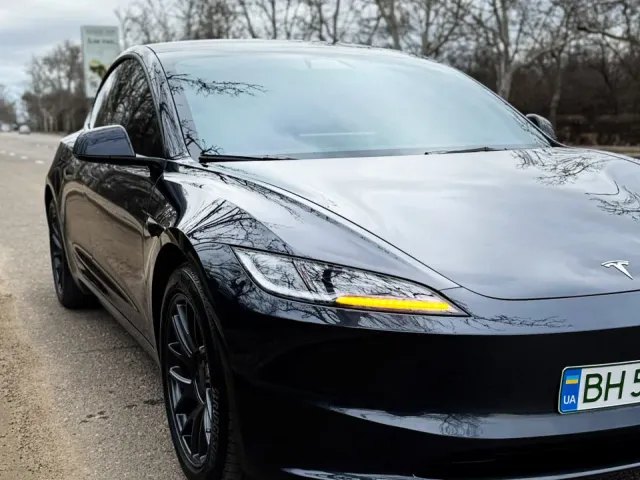 Tesla Model 3 - фото 3