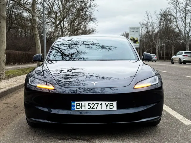 Tesla Model 3 - фото 1