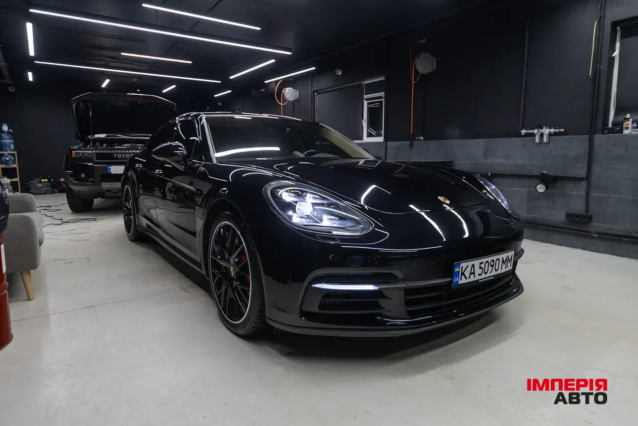 Porsche Panamera - фото 1
