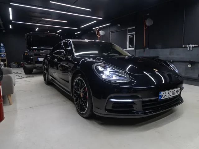Porsche Panamera - фото 1