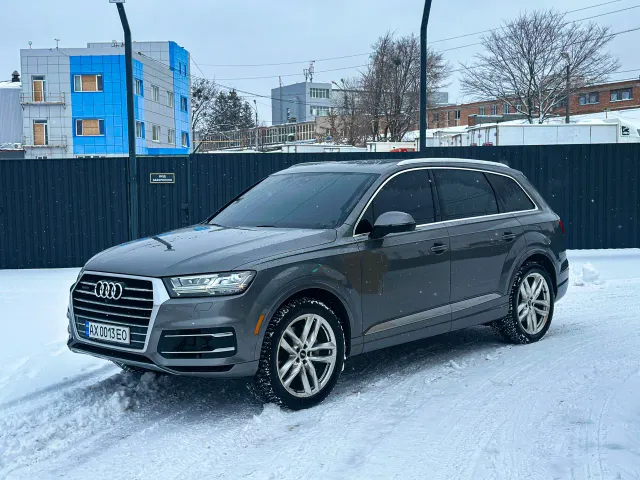 Audi Q7 - фото 1