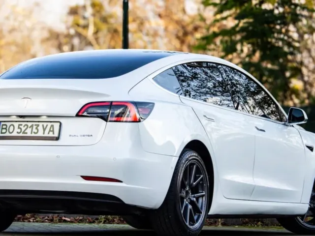 Tesla Model 3 - фото 4