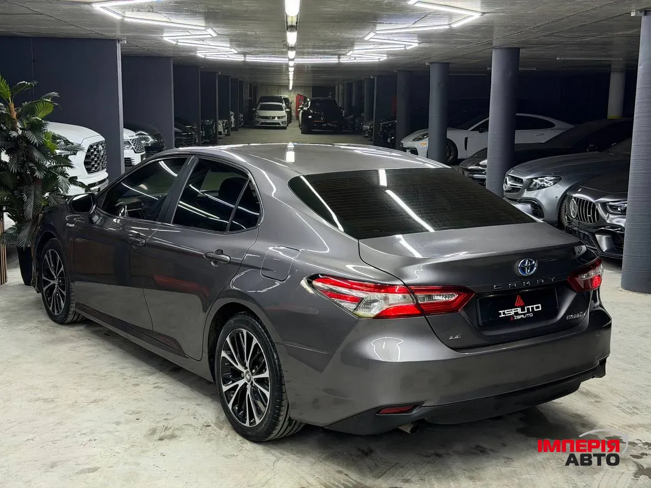 Toyota Camry - фото 2