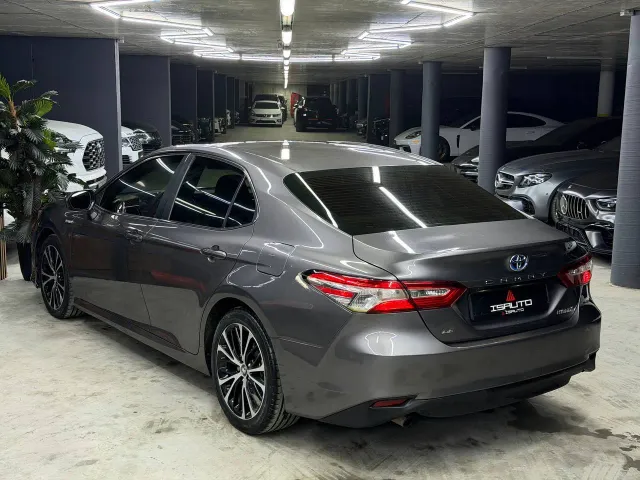 Toyota Camry - фото 2