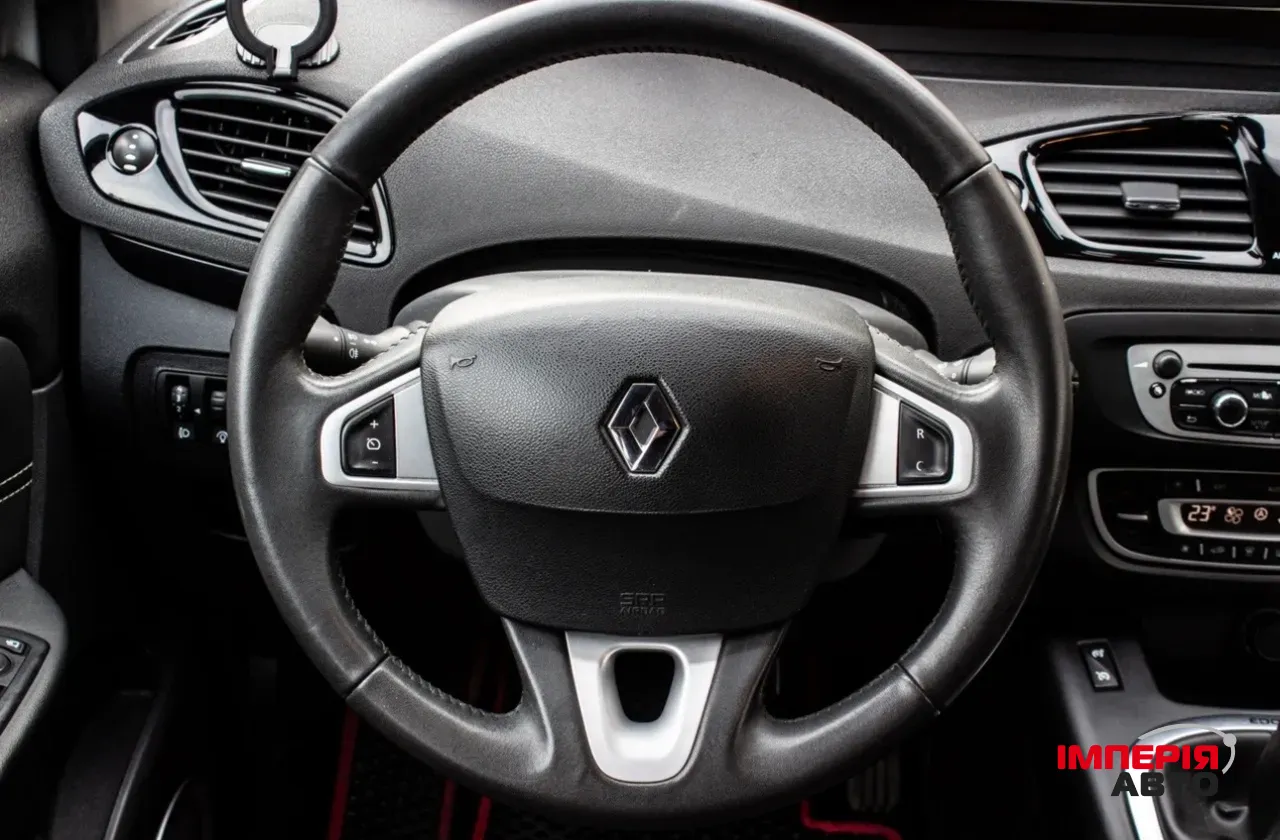 Renault Scenic - фото 9