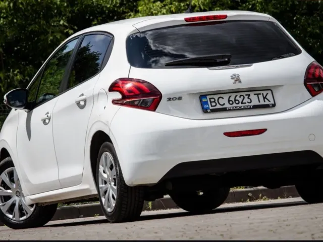 Peugeot 208 - фото 4