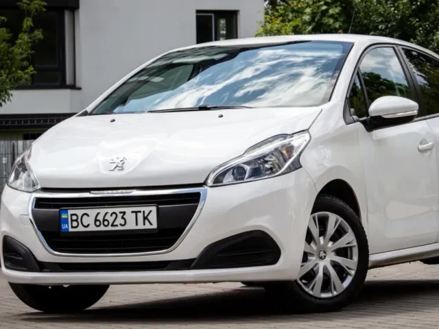Peugeot 208 - фото 1