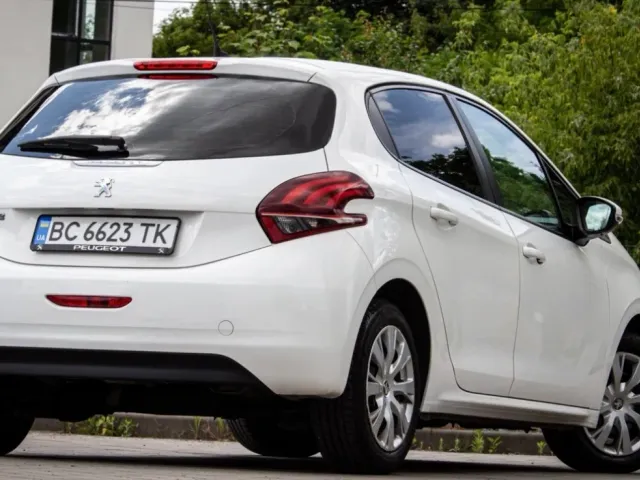 Peugeot 208 - фото 5