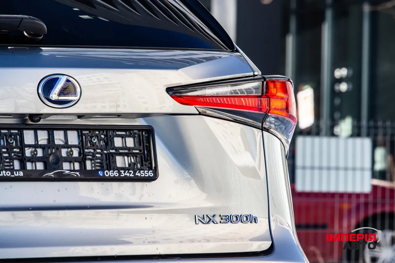 Lexus NX - фото 13