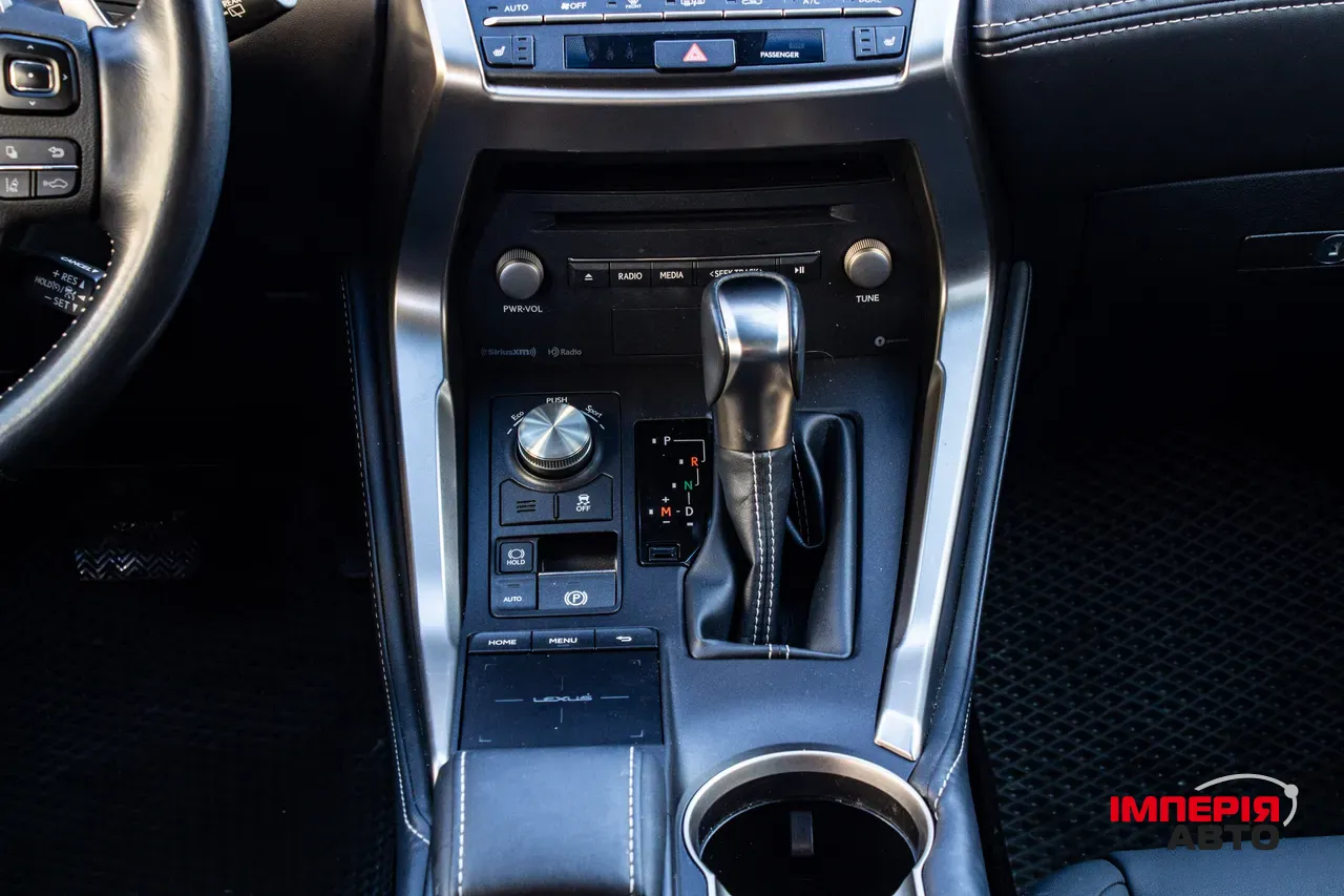 Lexus NX - фото 27