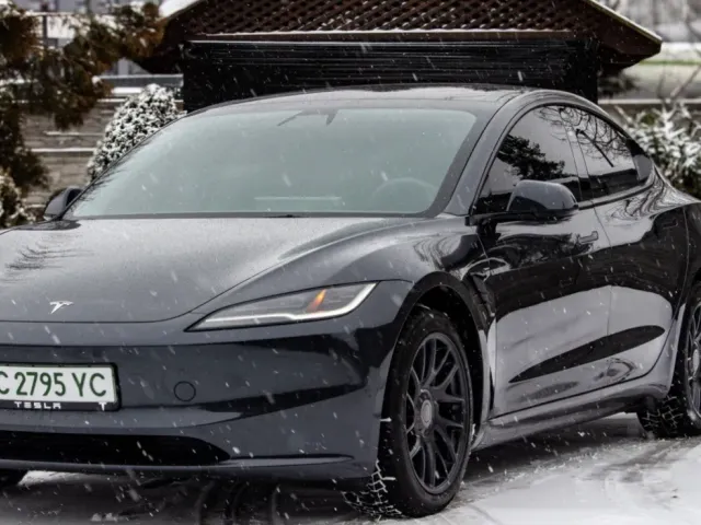 Tesla Model 3 - фото 1