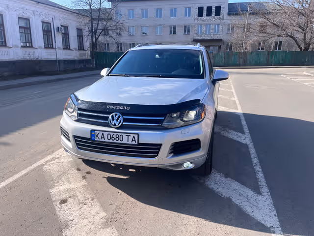 Volkswagen Touareg - фото 1
