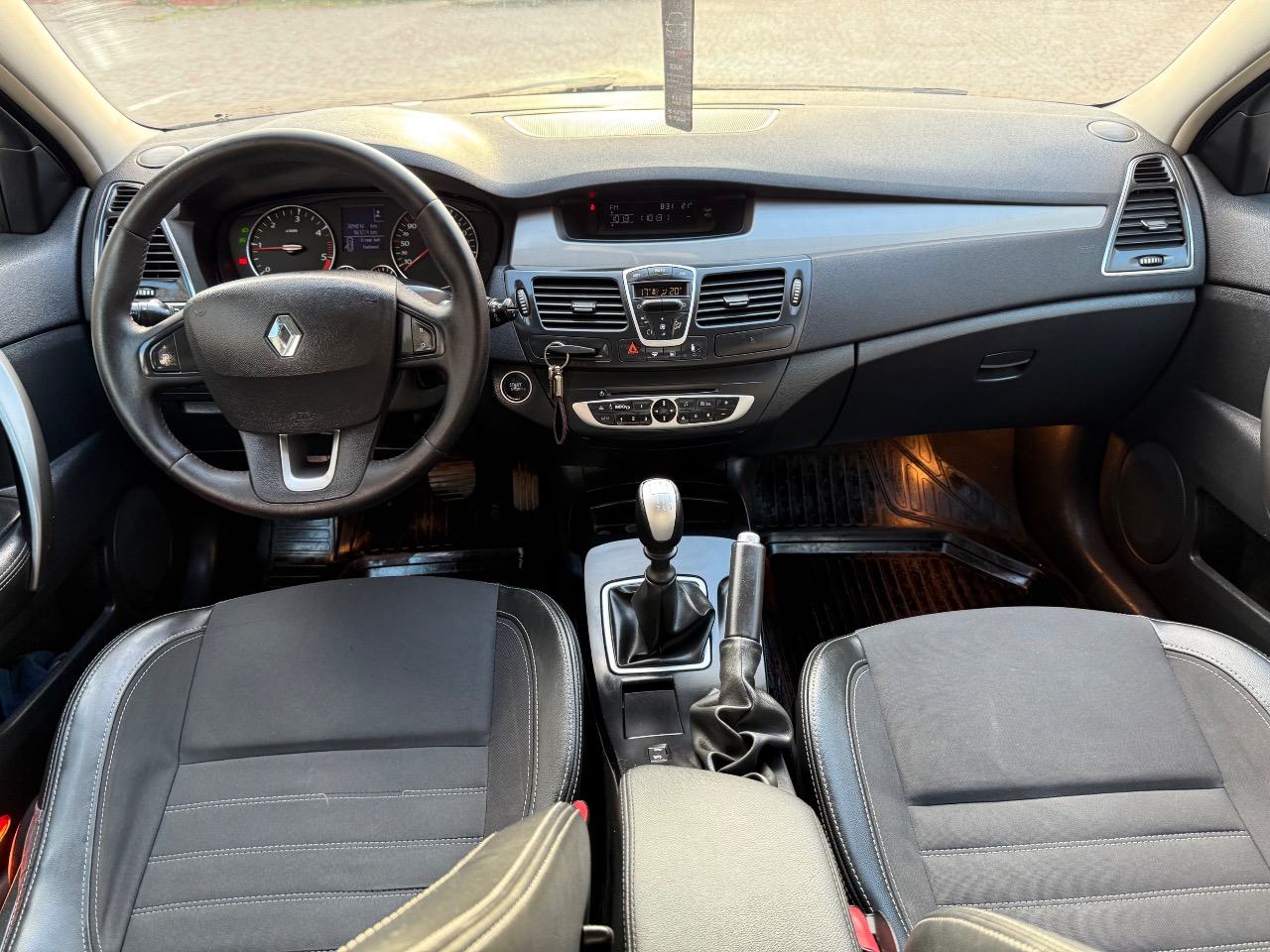 Renault Laguna - фото 12