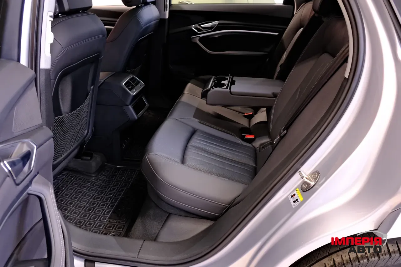 Audi e-tron - фото 8
