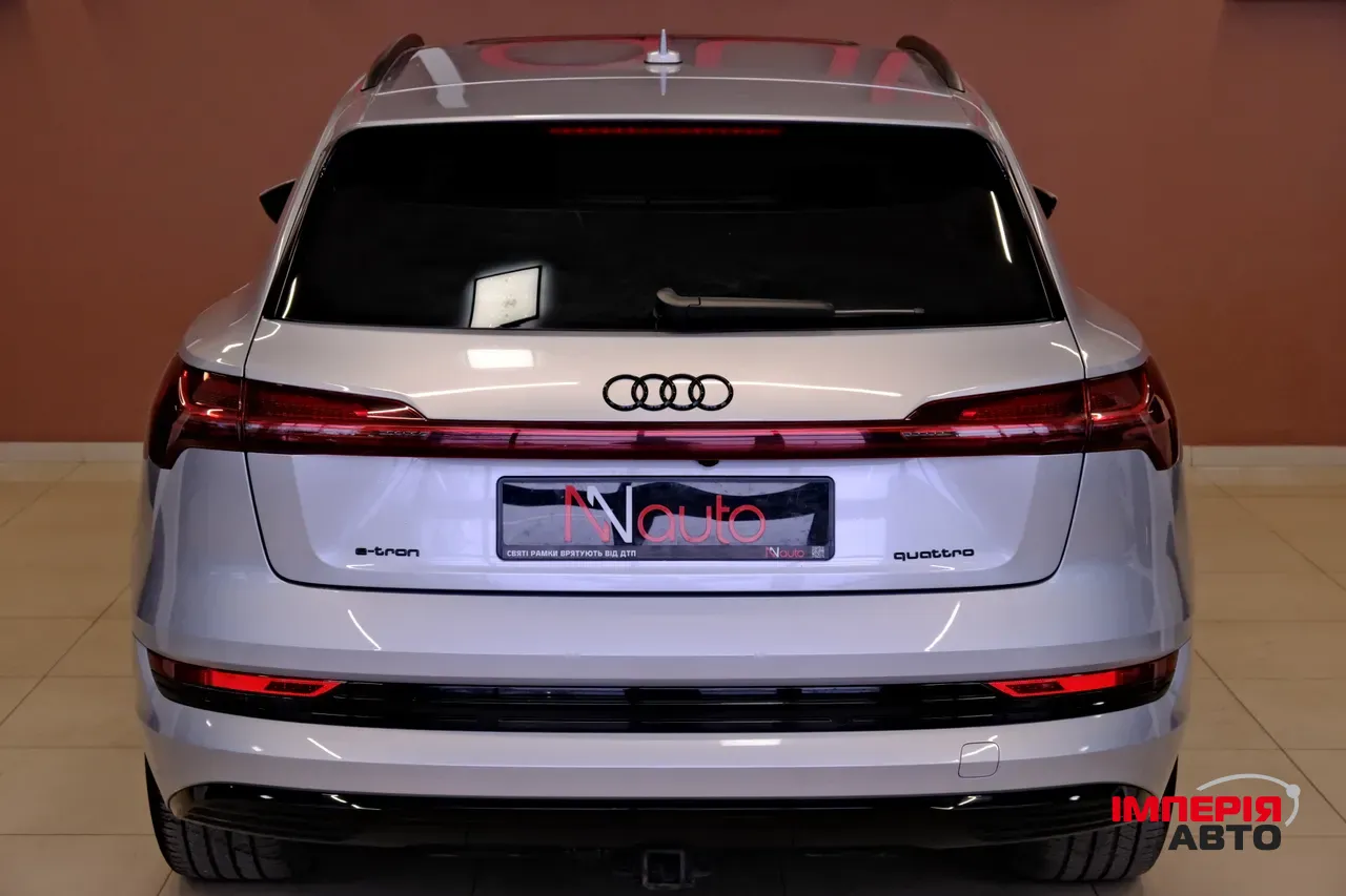 Audi e-tron - фото 6