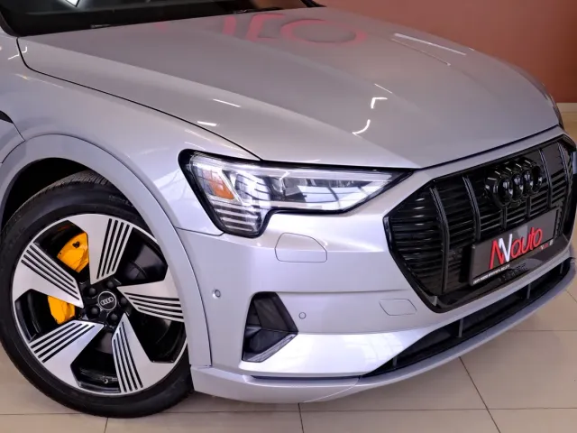 Audi e-tron - фото 3
