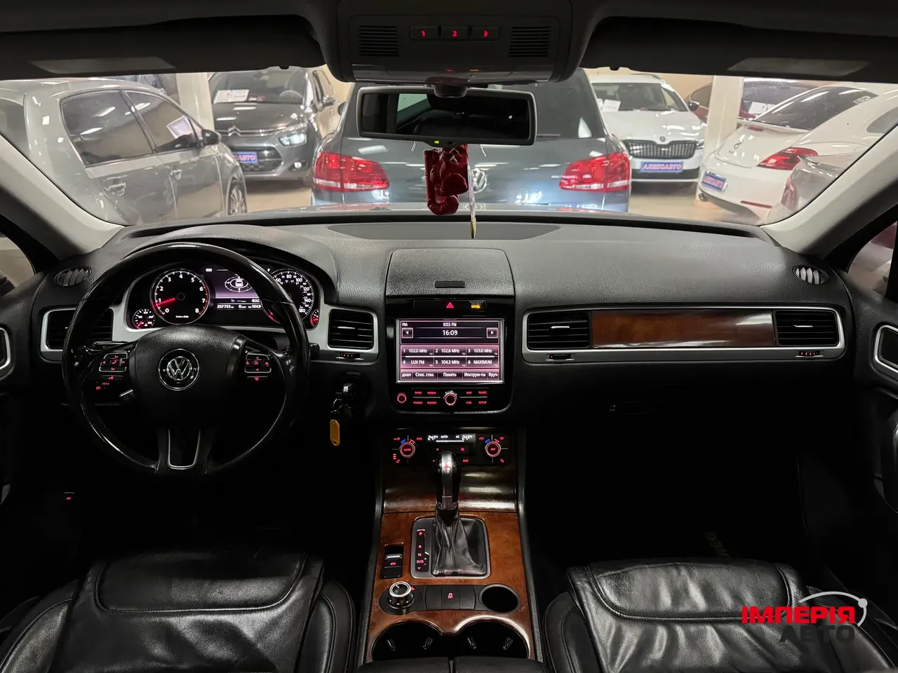 Volkswagen Touareg - фото 11