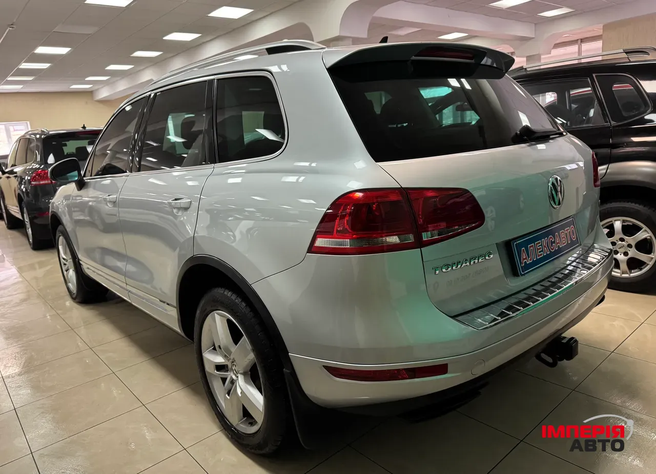 Volkswagen Touareg - фото 2