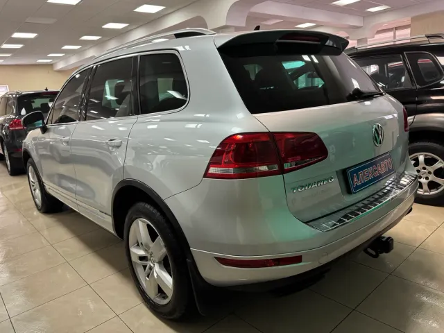 Volkswagen Touareg - фото 2