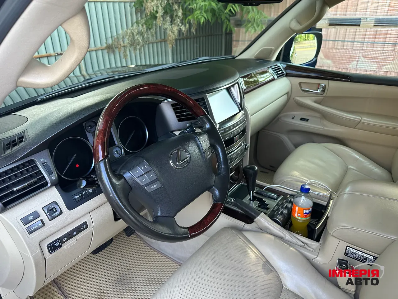 Lexus LX - фото 10