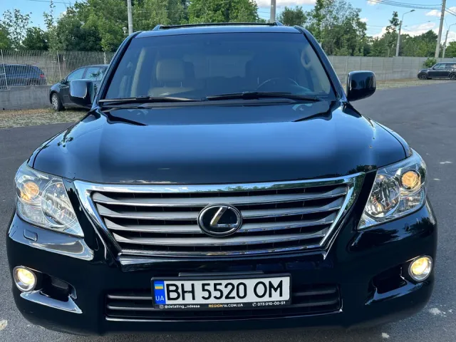 Lexus LX - фото 1
