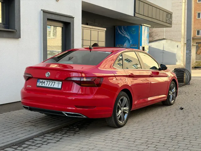 Volkswagen Jetta - фото 1