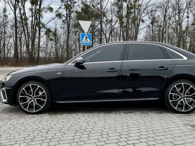 Audi A4 - фото 4