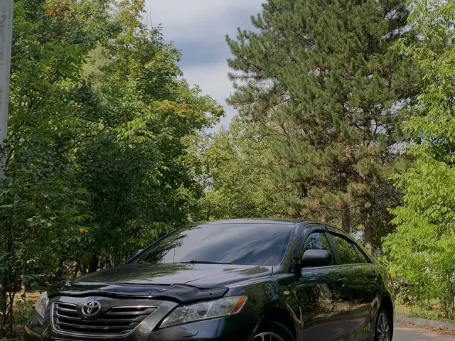 Toyota Camry - фото 1