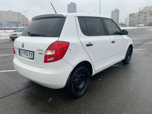 Skoda Fabia - фото 3