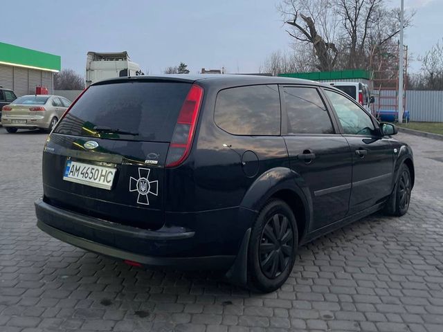 Ford Focus - фото 5