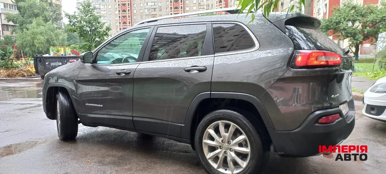 Jeep Cherokee - фото 4
