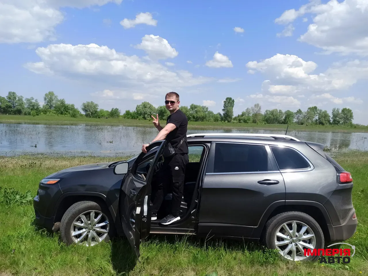 Jeep Cherokee - фото 2