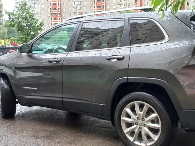 Jeep Cherokee - фото 4