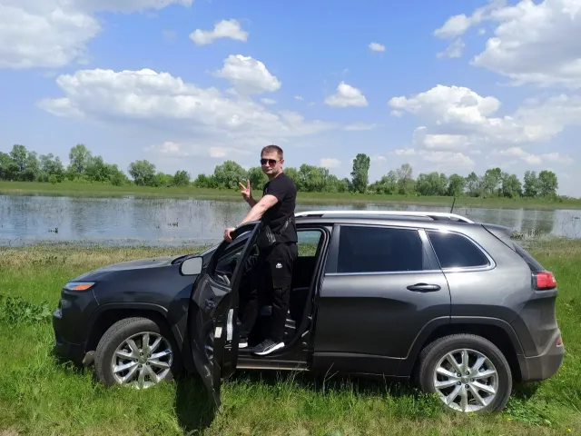 Jeep Cherokee - фото 2