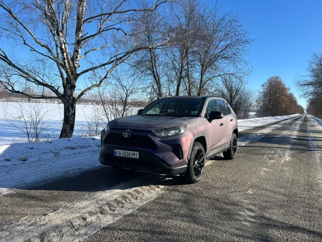Toyota RAV4 - фото 1
