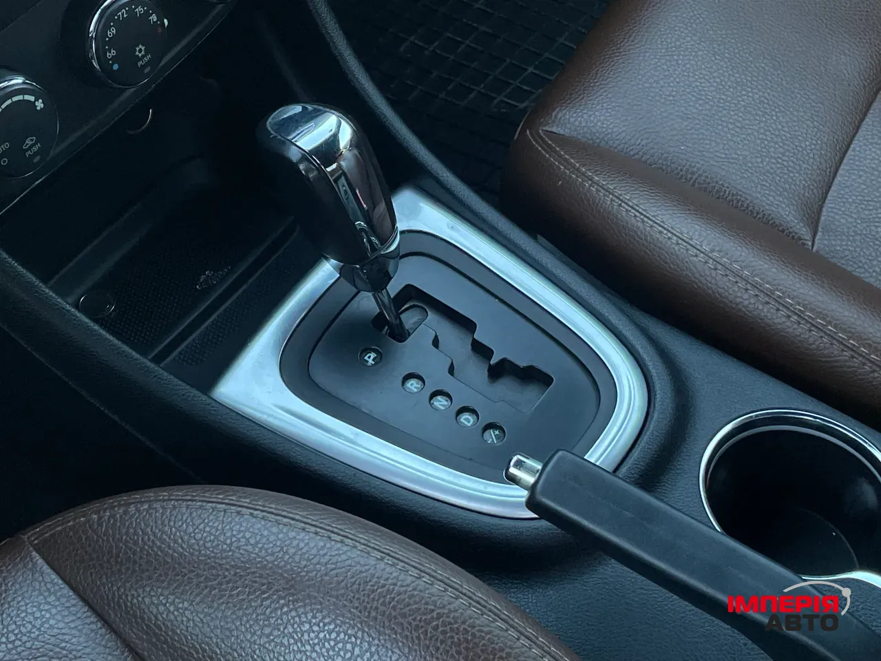 Chrysler 200 - фото 17