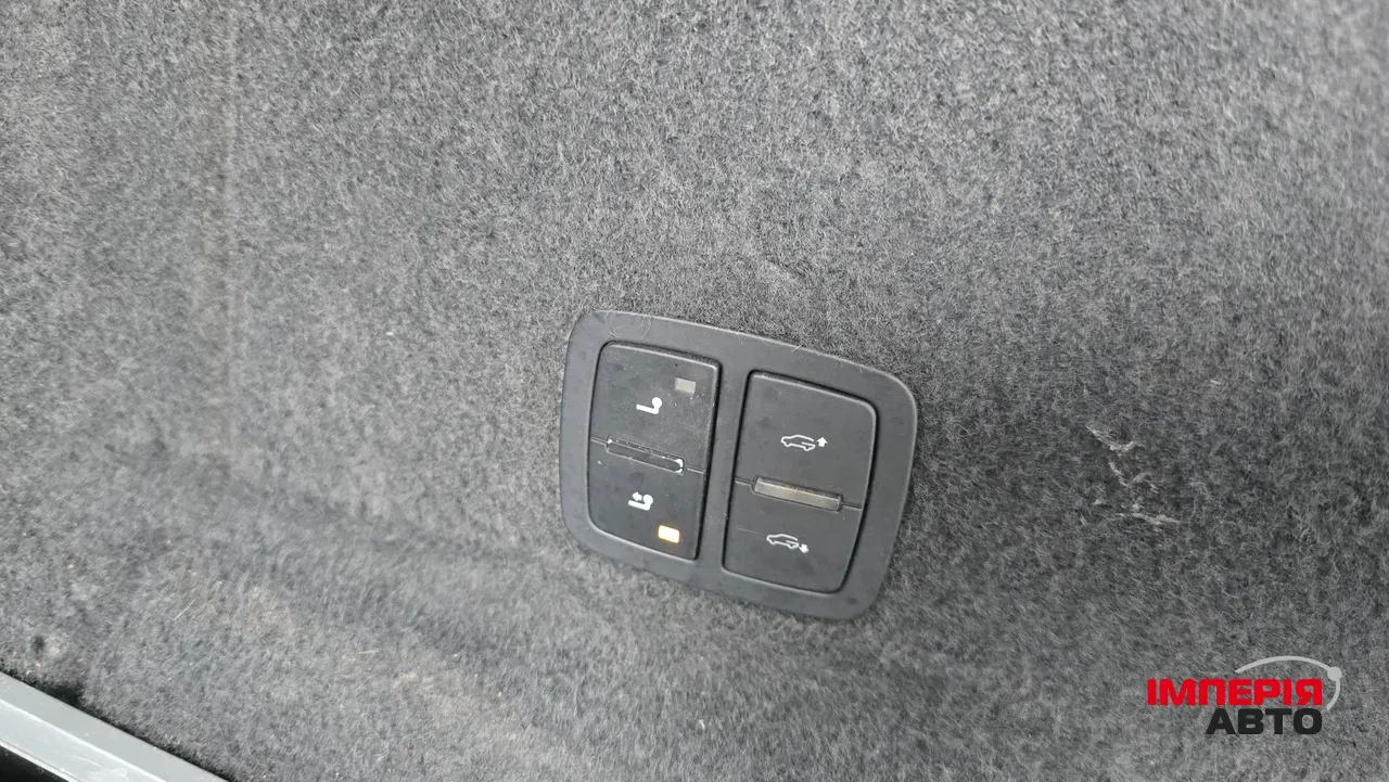 Audi Q7 - фото 12