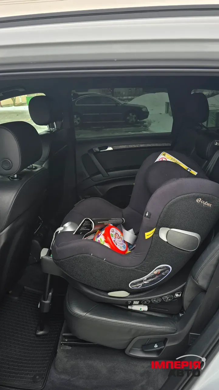 Audi Q7 - фото 14