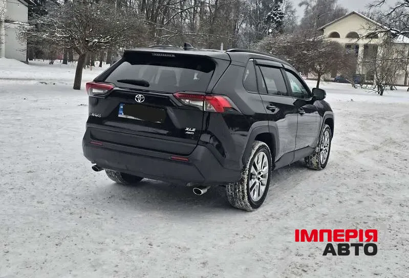 Toyota RAV4 - фото 4
