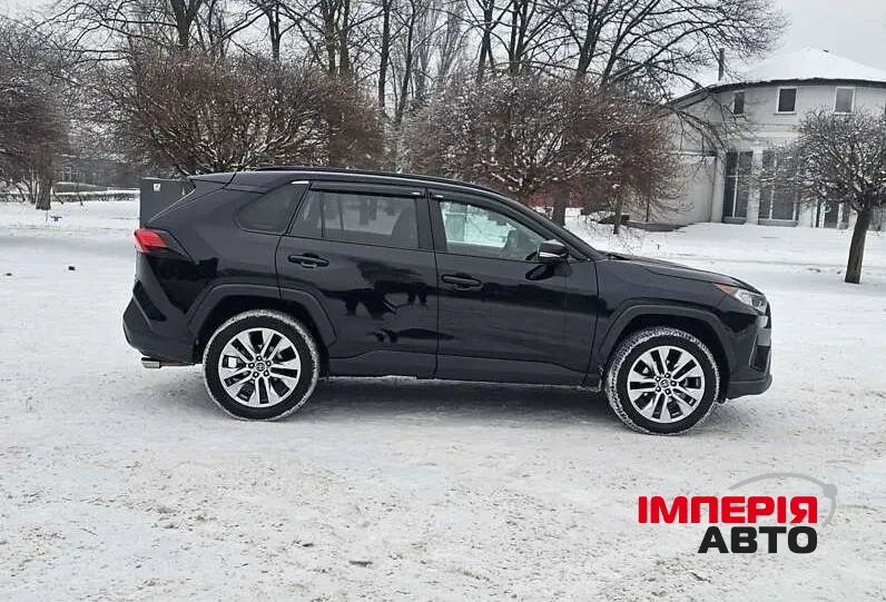 Toyota RAV4 - фото 3