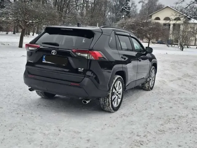 Toyota RAV4 - фото 4