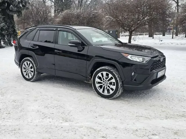 Toyota RAV4 - фото 2