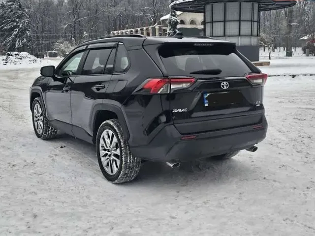 Toyota RAV4 - фото 5