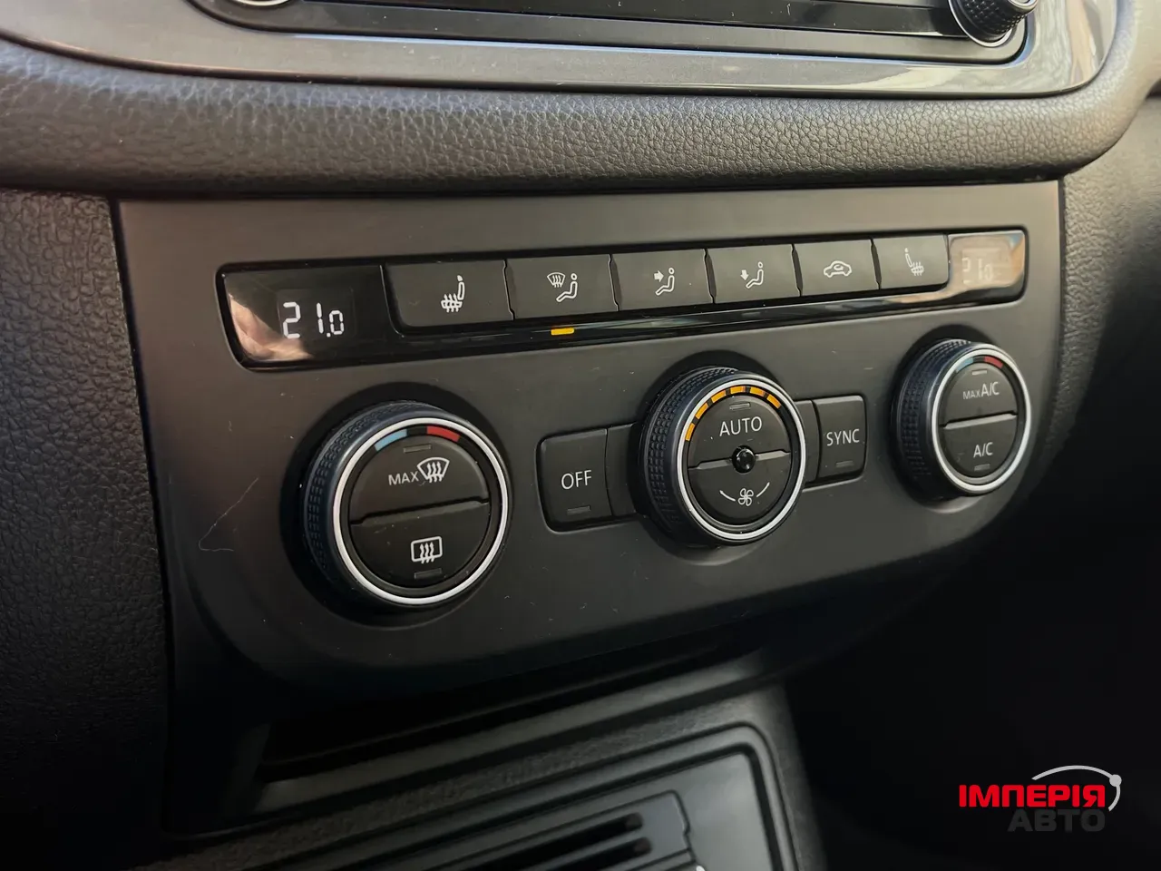 Volkswagen Tiguan - фото 24