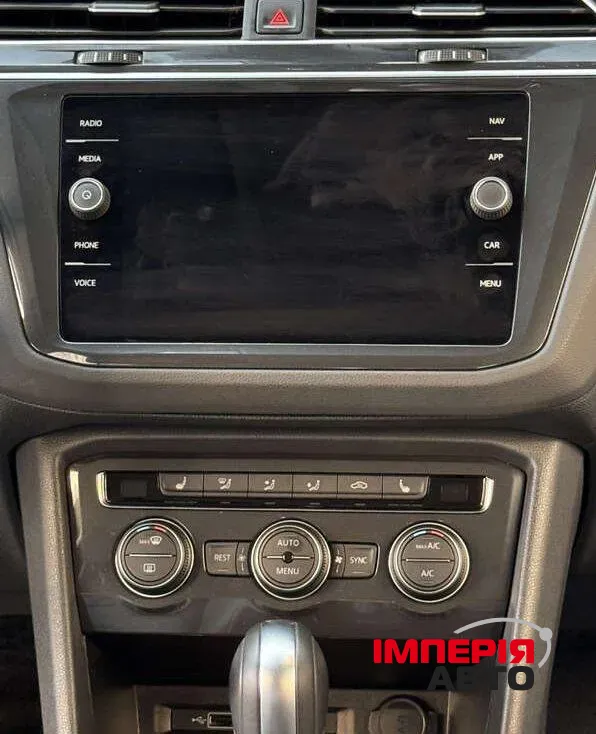 Volkswagen Tiguan - фото 5