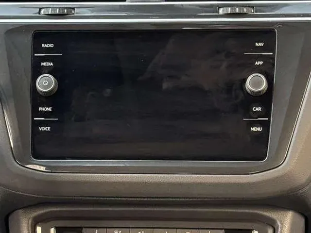 Volkswagen Tiguan - фото 5